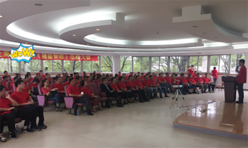 精益辦葉經理進行項目匯報 精益辦葉經理進行項目匯報