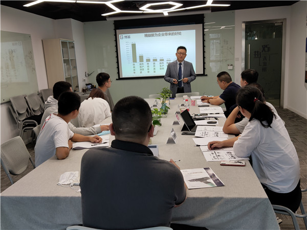 博革咨詢集團(tuán)總裁、首席咨詢顧問(wèn)金學(xué)俊進(jìn)行授課 博革咨詢9月份精益生產(chǎn)實(shí)戰(zhàn)培訓(xùn)圓滿結(jié)束